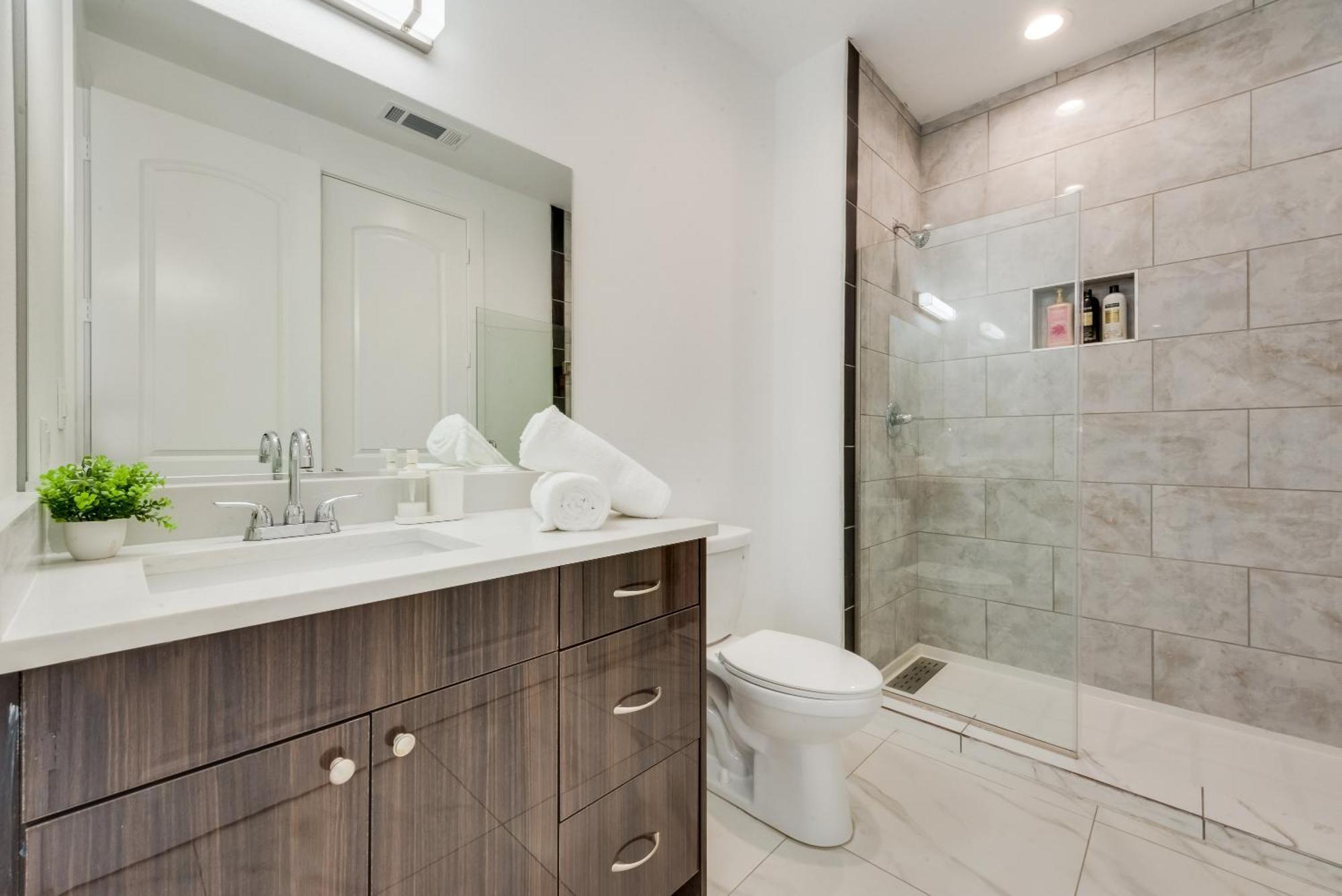 Apartment Metro View 2br I Parking I King Bed I Workspace *