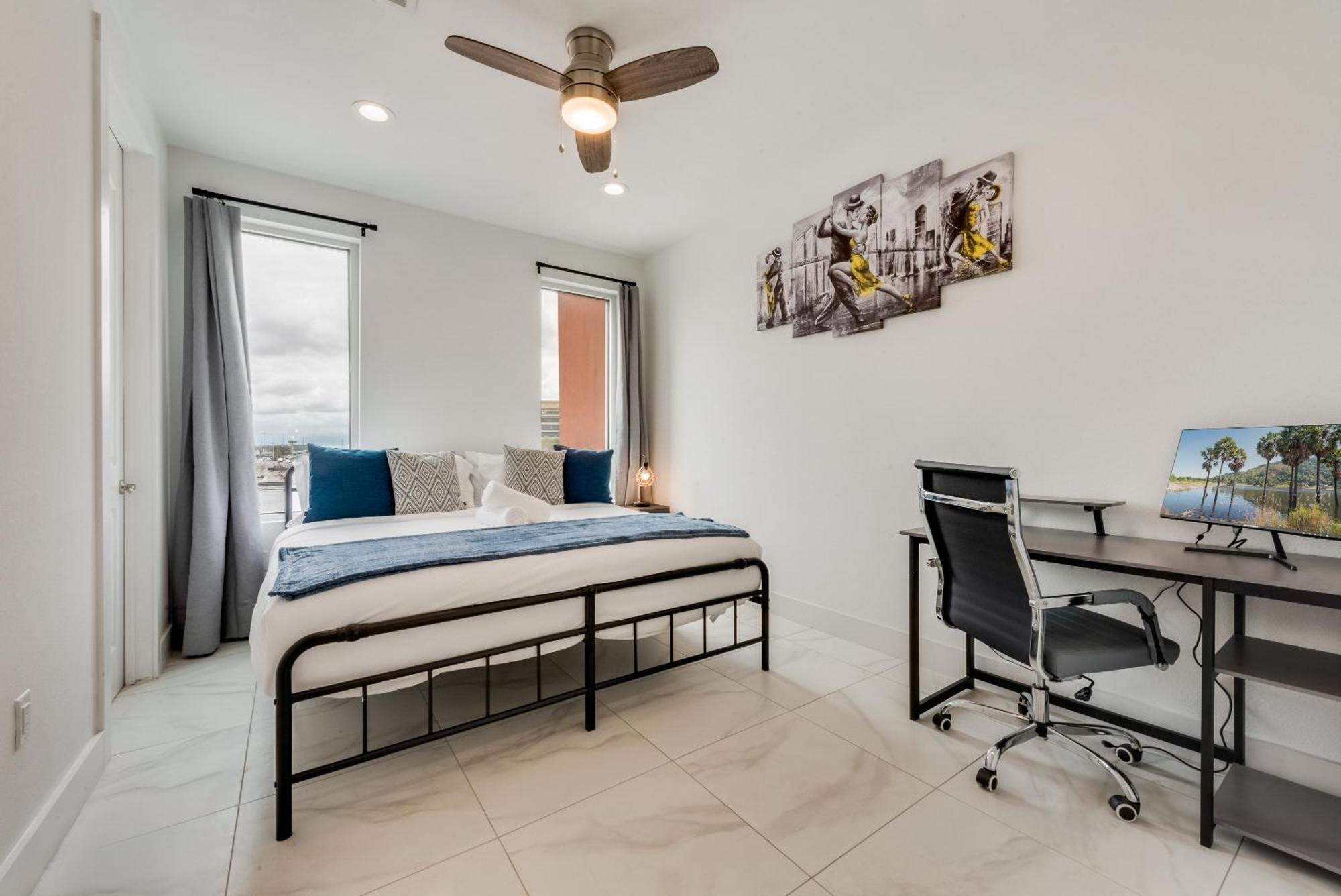 Metro View 2br I Parking I King Bed I Workspace * Dallas