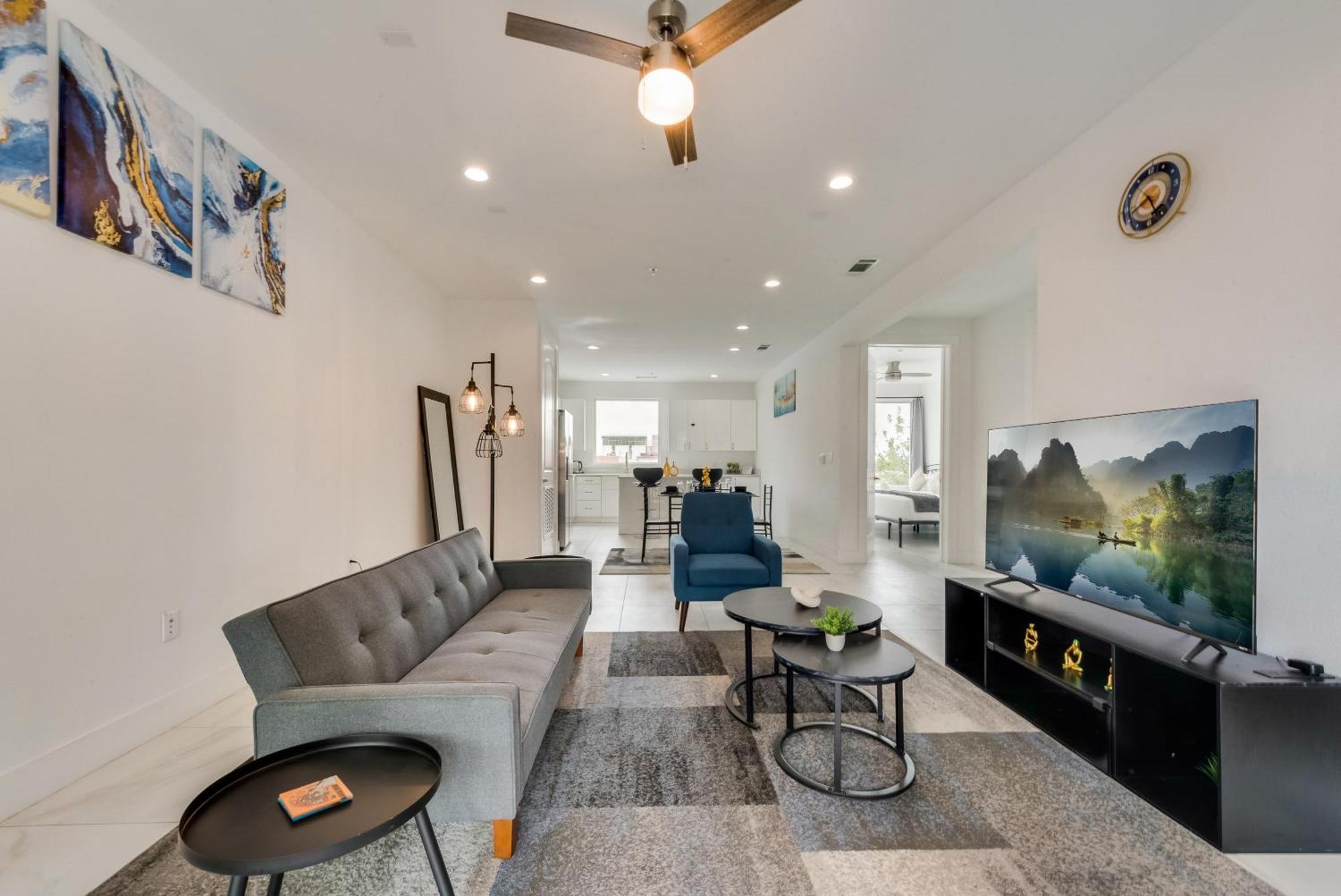 Metro View 2br I Parking I King Bed I Workspace Dallas